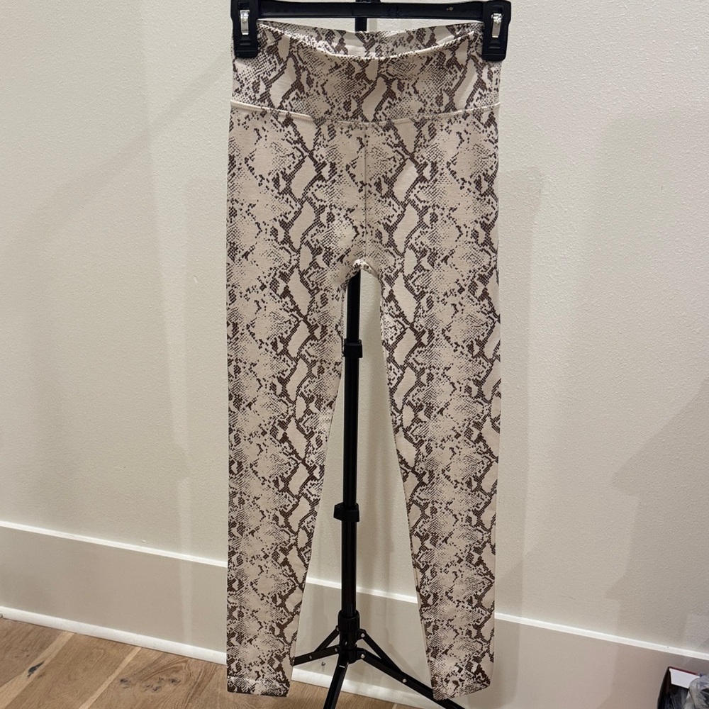 Zenana Outfitters Brown, Cream and gold snakeskin Leggings‎